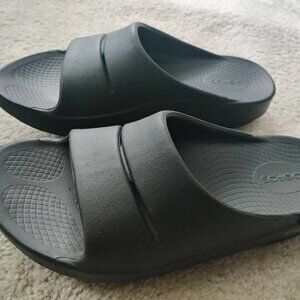 Oofos Ooahh Men's Size 7, Women's Size 9, Black Slide Recovery Comfort Sandal